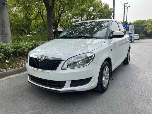 Skoda Skoda Fabia в цвете и кузовом – это идеальный выбор среди китайских автомобилей. Доступная цена и надежность гарантированы.