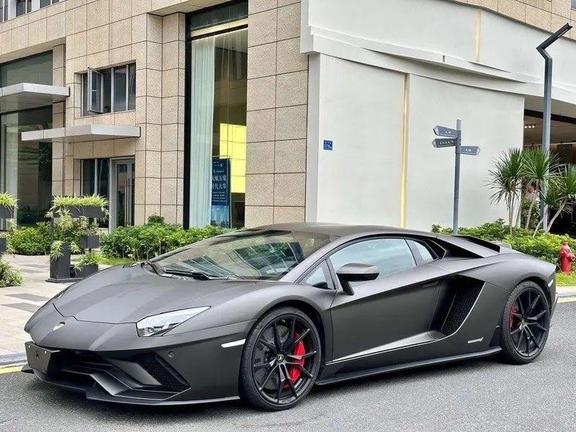 Lamborghini Lamborghini Aventador в цвете и кузовом – это идеальный выбор среди китайских автомобилей. Доступная цена и надежность гарантированы.