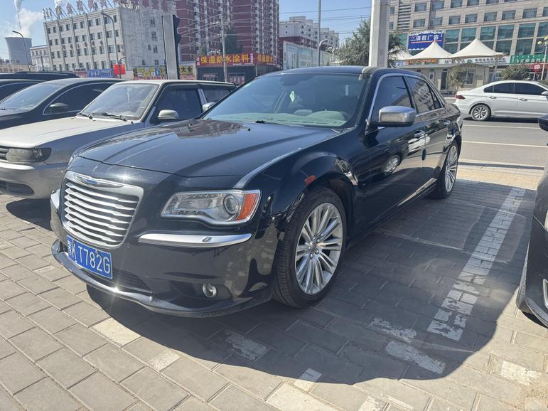 Chrysler Chrysler 300C в цвете и кузовом – это идеальный выбор среди китайских автомобилей. Доступная цена и надежность гарантированы.
