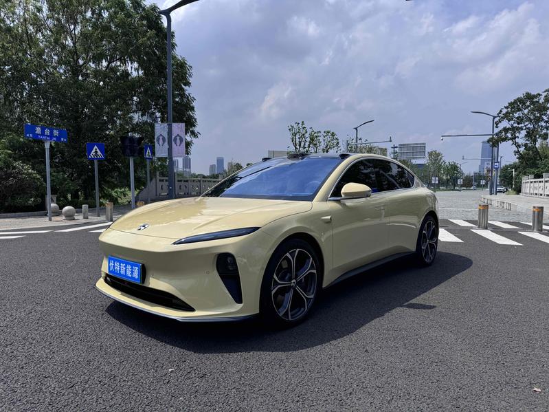 NIO NIO ET5 в цвете и кузовом – это идеальный выбор среди китайских автомобилей. Доступная цена и надежность гарантированы.