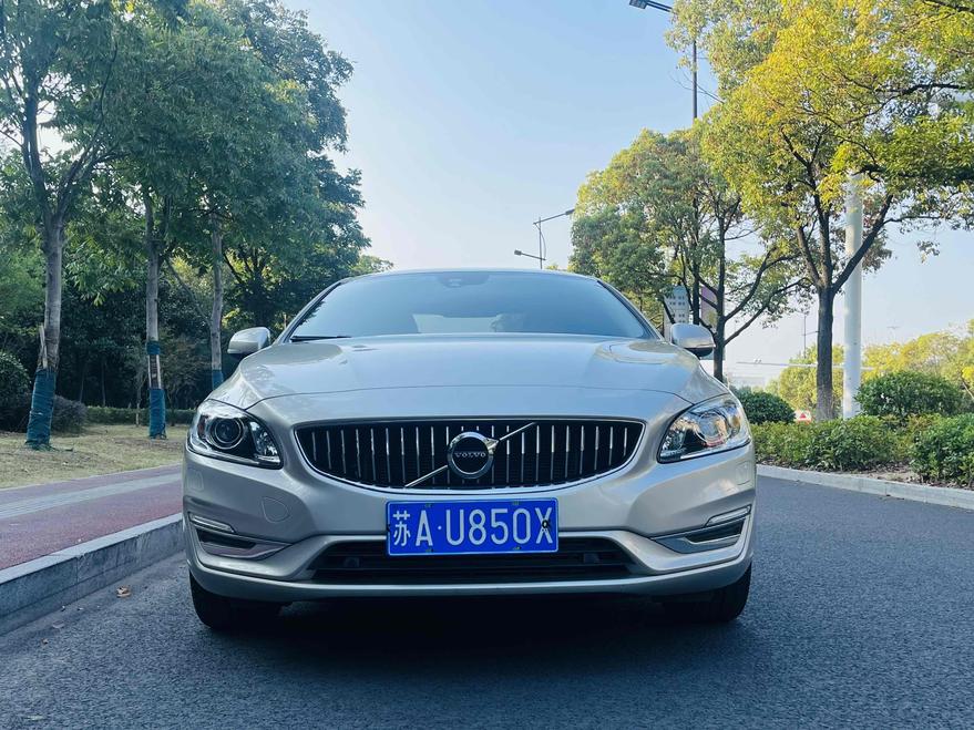 Volvo Volvo S60 в цвете и кузовом – это идеальный выбор среди китайских автомобилей. Доступная цена и надежность гарантированы.