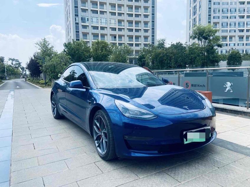Tesla Tesla Model 3 в цвете и кузовом – это идеальный выбор среди китайских автомобилей. Доступная цена и надежность гарантированы.