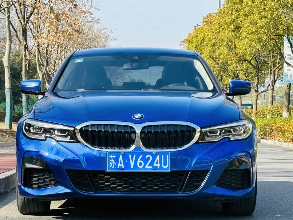BMW BMW 3 Series в цвете и кузовом – это идеальный выбор среди китайских автомобилей. Доступная цена и надежность гарантированы.