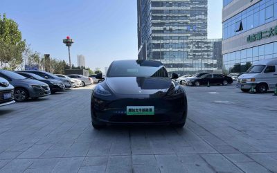 Tesla Tesla Model 3 в цвете и кузовом – это идеальный выбор среди китайских автомобилей. Доступная цена и надежность гарантированы.