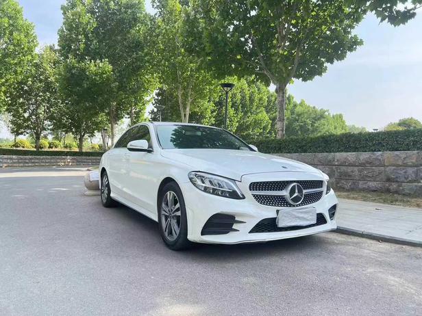 Mercedes-Benz Mercedes-Benz C-Class в цвете и кузовом – это идеальный выбор среди китайских автомобилей. Доступная цена и надежность гарантированы.