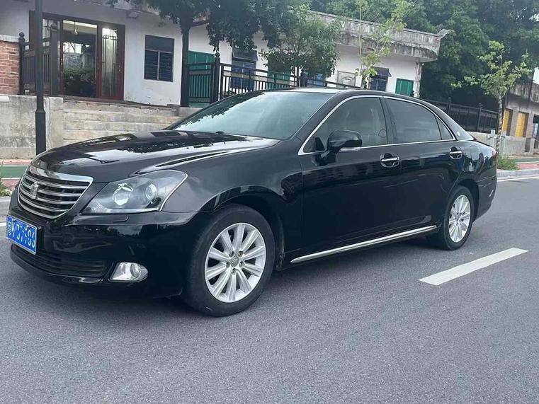Toyota Toyota Crown в цвете и кузовом – это идеальный выбор среди китайских автомобилей. Доступная цена и надежность гарантированы.