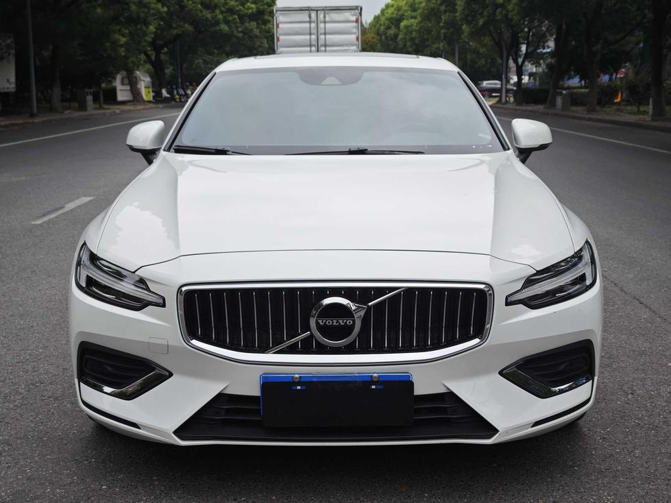 Volvo Volvo S60 в цвете и кузовом – это идеальный выбор среди китайских автомобилей. Доступная цена и надежность гарантированы.