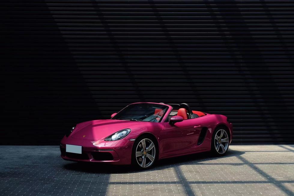 Porsche Porsche 718 в цвете и кузовом – это идеальный выбор среди китайских автомобилей. Доступная цена и надежность гарантированы.