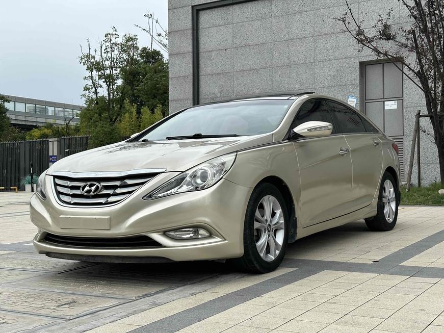 Hyundai Hyundai Sonata в цвете и кузовом – это идеальный выбор среди китайских автомобилей. Доступная цена и надежность гарантированы.