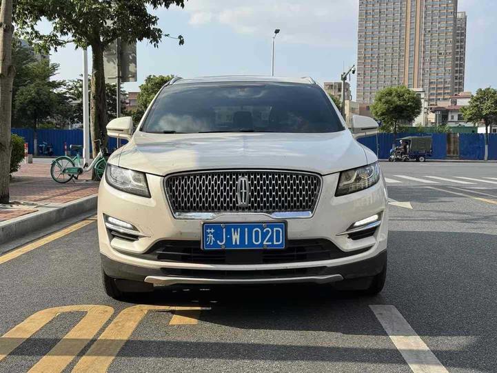 Lincoln Lincoln MKC в цвете и кузовом – это идеальный выбор среди китайских автомобилей. Доступная цена и надежность гарантированы.