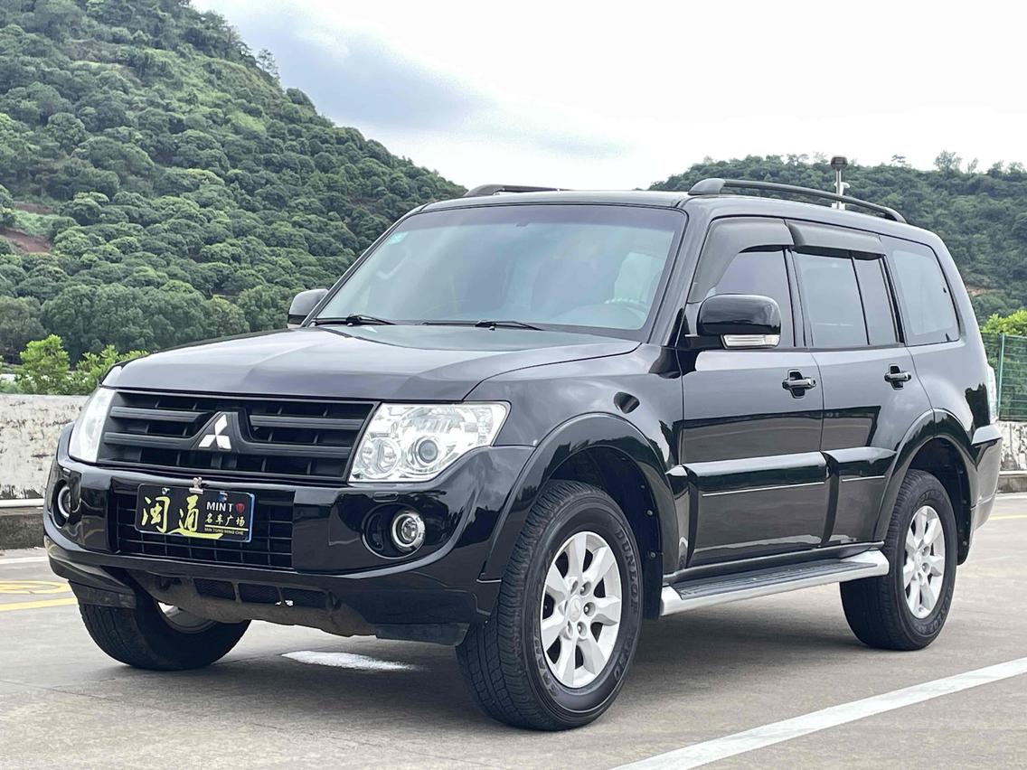 Mitsubishi Mitsubishi Pajero в цвете и кузовом – это идеальный выбор среди китайских автомобилей. Доступная цена и надежность гарантированы.
