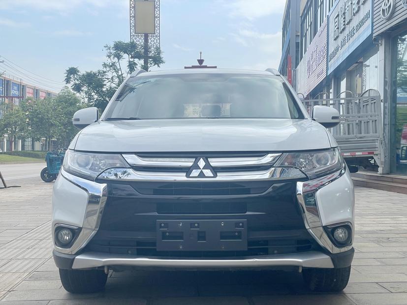 Mitsubishi Mitsubishi Outlander в цвете и кузовом – это идеальный выбор среди китайских автомобилей. Доступная цена и надежность гарантированы.