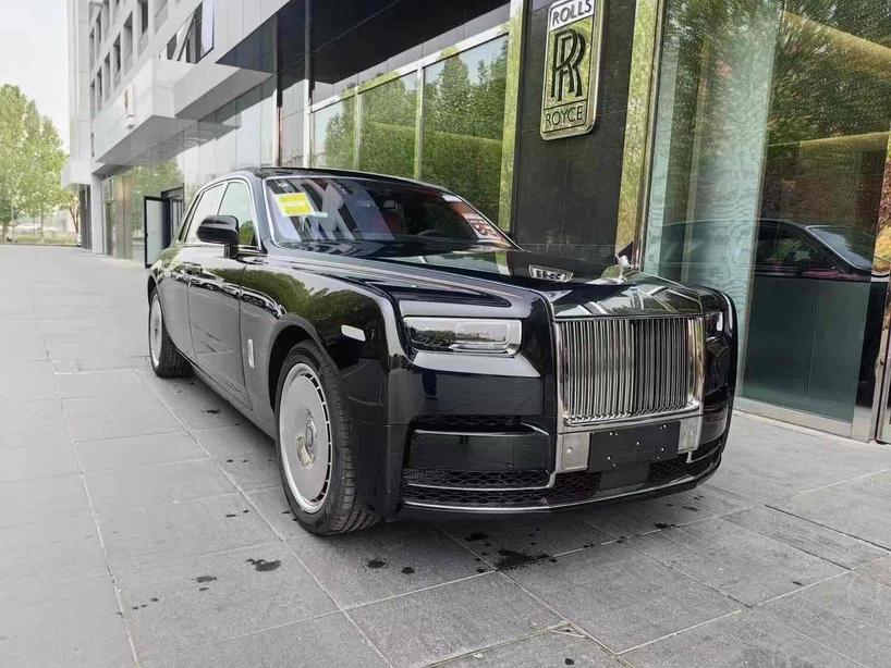 Rolls-Royce Rolls-Royce Phantom в цвете и кузовом – это идеальный выбор среди китайских автомобилей. Доступная цена и надежность гарантированы.