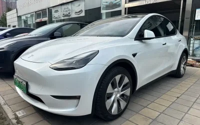 Tesla Tesla Model 3 в цвете и кузовом – это идеальный выбор среди китайских автомобилей. Доступная цена и надежность гарантированы.
