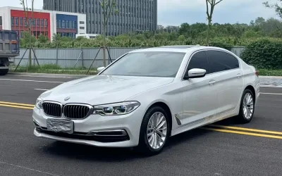 BMW BMW 3 Series в цвете и кузовом – это идеальный выбор среди китайских автомобилей. Доступная цена и надежность гарантированы.