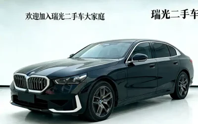 BMW BMW 3 Series в цвете и кузовом – это идеальный выбор среди китайских автомобилей. Доступная цена и надежность гарантированы.