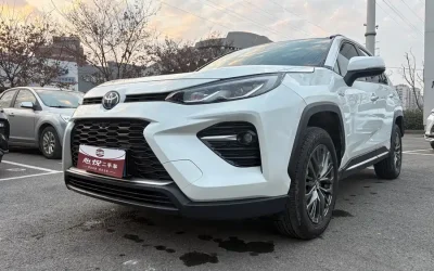 Toyota Toyota Corolla Cross в цвете и кузовом – это идеальный выбор среди китайских автомобилей. Доступная цена и надежность гарантированы.