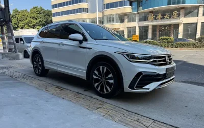 Volkswagen Volkswagen Lavida в цвете и кузовом – это идеальный выбор среди китайских автомобилей. Доступная цена и надежность гарантированы.