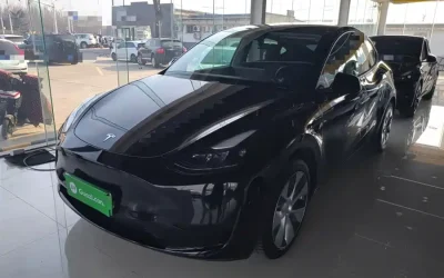 Tesla Tesla Model 3 в цвете и кузовом – это идеальный выбор среди китайских автомобилей. Доступная цена и надежность гарантированы.