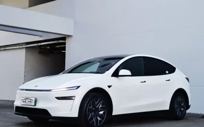 Tesla Tesla Model 3 в цвете и кузовом – это идеальный выбор среди китайских автомобилей. Доступная цена и надежность гарантированы.