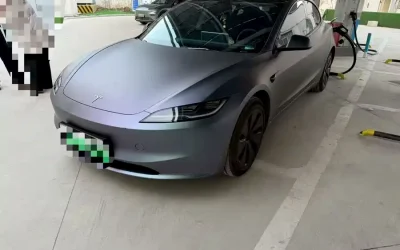 Tesla Tesla Model 3 в цвете и кузовом – это идеальный выбор среди китайских автомобилей. Доступная цена и надежность гарантированы.