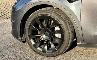 Tesla Tesla Model 3 в цвете и кузовом – это идеальный выбор среди китайских автомобилей. Доступная цена и надежность гарантированы.