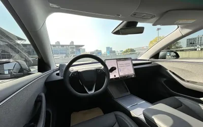 Tesla Tesla Model 3 в цвете и кузовом – это идеальный выбор среди китайских автомобилей. Доступная цена и надежность гарантированы.