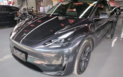 Tesla Tesla Model 3 в цвете и кузовом – это идеальный выбор среди китайских автомобилей. Доступная цена и надежность гарантированы.