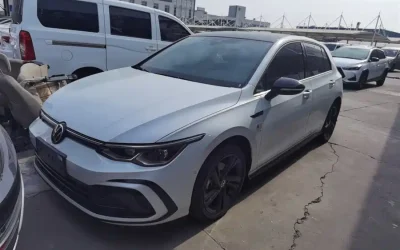 Volkswagen Volkswagen Magotan в цвете и кузовом – это идеальный выбор среди китайских автомобилей. Доступная цена и надежность гарантированы.