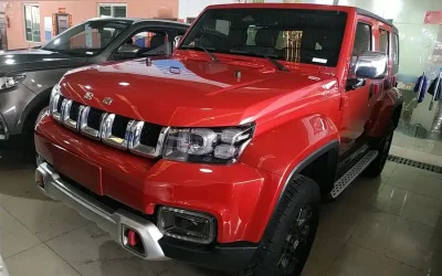 Beijing Off-road BAIC BJ40 в цвете и кузовом – это идеальный выбор среди китайских автомобилей. Доступная цена и надежность гарантированы.