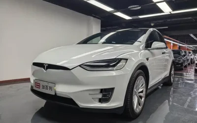 Tesla Tesla Model 3 в цвете и кузовом – это идеальный выбор среди китайских автомобилей. Доступная цена и надежность гарантированы.