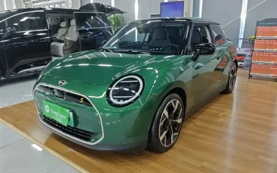 MINI MINI COUNTRYMAN в цвете и кузовом – это идеальный выбор среди китайских автомобилей. Доступная цена и надежность гарантированы.
