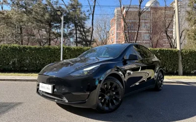 Tesla Tesla Model 3 в цвете и кузовом – это идеальный выбор среди китайских автомобилей. Доступная цена и надежность гарантированы.