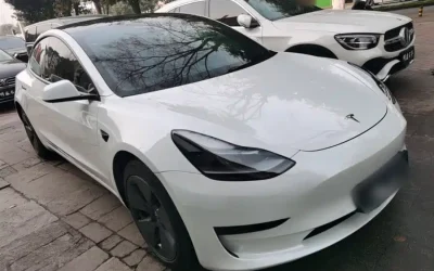 Tesla Tesla Model 3 в цвете и кузовом – это идеальный выбор среди китайских автомобилей. Доступная цена и надежность гарантированы.