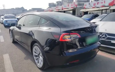 Tesla Tesla Model 3 в цвете и кузовом – это идеальный выбор среди китайских автомобилей. Доступная цена и надежность гарантированы.