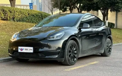 Tesla Tesla Model 3 в цвете и кузовом – это идеальный выбор среди китайских автомобилей. Доступная цена и надежность гарантированы.