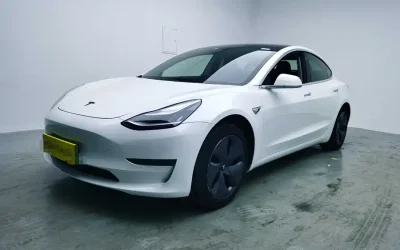 Tesla Tesla Model 3 в цвете и кузовом – это идеальный выбор среди китайских автомобилей. Доступная цена и надежность гарантированы.