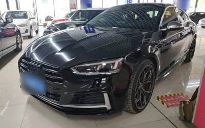 Audi Audi Q4 e-tron в цвете и кузовом – это идеальный выбор среди китайских автомобилей. Доступная цена и надежность гарантированы.