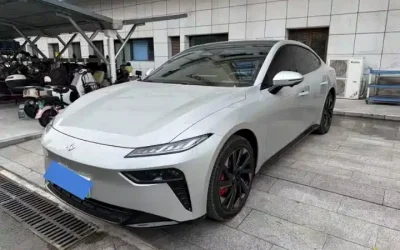 Dongfeng eπ Dongfeng eπ в цвете Dongfeng eπ и кузовом Dongfeng eπ – это идеальный выбор среди китайских автомобилей. Доступная цена и надежность гарантированы.
