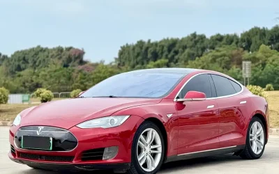 Tesla Tesla Model 3 в цвете и кузовом – это идеальный выбор среди китайских автомобилей. Доступная цена и надежность гарантированы.