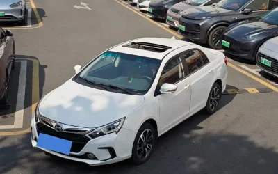 BYD BYD Song L DM-i в цвете и кузовом – это идеальный выбор среди китайских автомобилей. Доступная цена и надежность гарантированы.