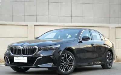 BMW BMW 3 Series в цвете и кузовом – это идеальный выбор среди китайских автомобилей. Доступная цена и надежность гарантированы.