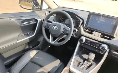 Toyota Toyota Corolla Cross в цвете и кузовом – это идеальный выбор среди китайских автомобилей. Доступная цена и надежность гарантированы.