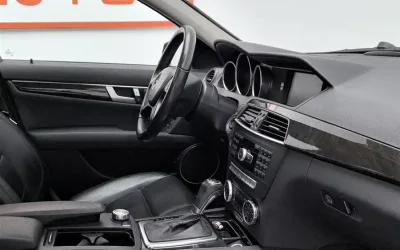Mercedes-Benz Mercedes-Benz C-Class в цвете и кузовом – это идеальный выбор среди китайских автомобилей. Доступная цена и надежность гарантированы.