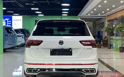 Volkswagen Volkswagen Lavida в цвете и кузовом – это идеальный выбор среди китайских автомобилей. Доступная цена и надежность гарантированы.