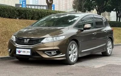 r1050587-honda-jade-2015_image_001