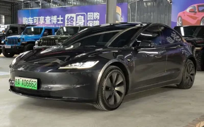 Tesla Tesla Model 3 в цвете и кузовом – это идеальный выбор среди китайских автомобилей. Доступная цена и надежность гарантированы.