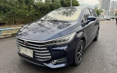 BYD BYD Seal 05 DM-i в цвете и кузовом – это идеальный выбор среди китайских автомобилей. Доступная цена и надежность гарантированы.
