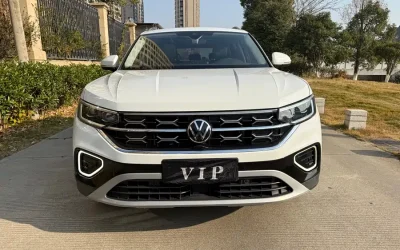 Volkswagen Volkswagen Passat в цвете и кузовом – это идеальный выбор среди китайских автомобилей. Доступная цена и надежность гарантированы.