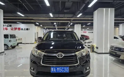 Toyota Toyota Corolla в цвете и кузовом – это идеальный выбор среди китайских автомобилей. Доступная цена и надежность гарантированы.